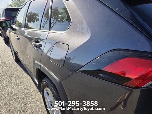 Used 2020 Toyota RAV4 XLE FWD image 8