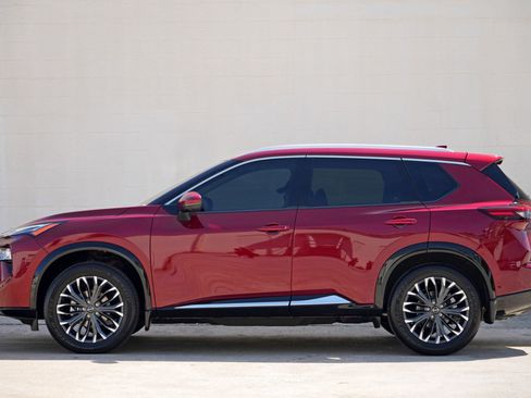 Used 2024 Nissan Rogue Platinum FWD image 8