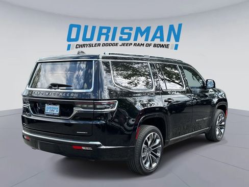 Used 2022 Jeep Grand Wagoneer Series III w/ HD Trailer Tow Package AWD/4WD image 2