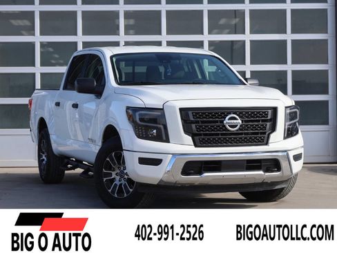 Used 2024 Nissan Titan SV image 1