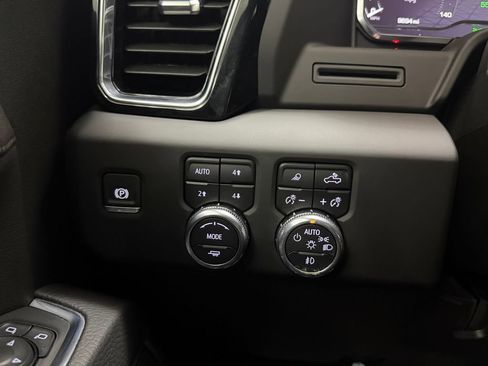 Used 2025 GMC Sierra 2500 Denali AWD/4WD image 16