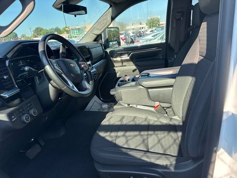 Used 2025 Chevrolet Silverado 2500 LT w/ Convenience Package AWD/4WD image 5