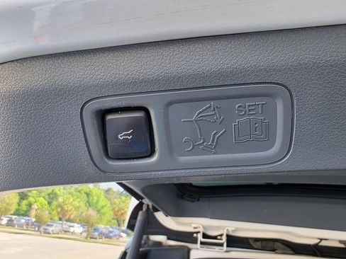 Used 2019 Lincoln Navigator Reserve AWD/4WD image 16