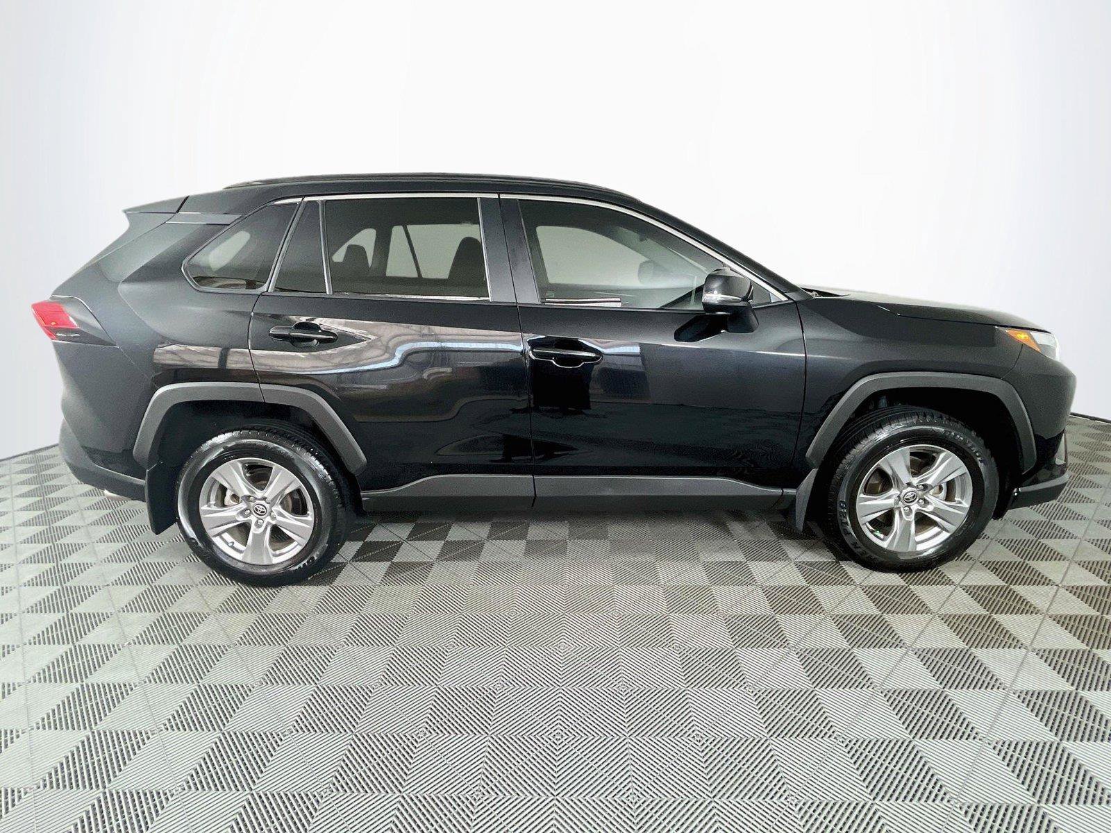 Used 2024 Toyota RAV4 XLE w/ Convenience Package FWD image 10