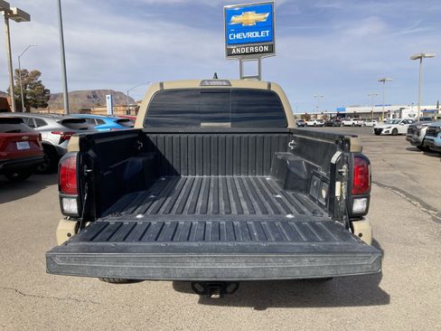 Used 2020 Toyota Tacoma TRD Sport w/ Technology Package image 34