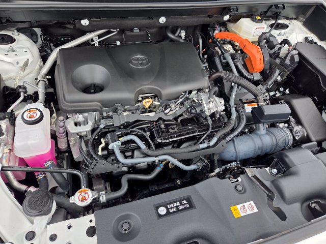 Used 2024 Toyota RAV4 LE AWD/4WD image 18