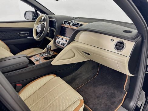 Certified 2023 Bentley Bentayga Plug-In Hybrid AWD/4WD image 2
