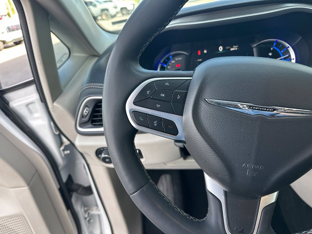 Used 2024 Chrysler Pacifica Limited FWD image 10