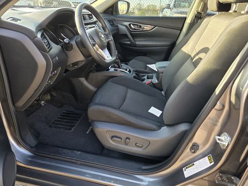 Used 2019 Nissan Rogue SV image 9