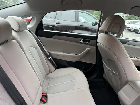 Used 2016 Hyundai Sonata SE w/ Cargo Package FWD image 11