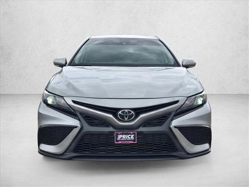 Used 2024 Toyota Camry SE FWD image 2
