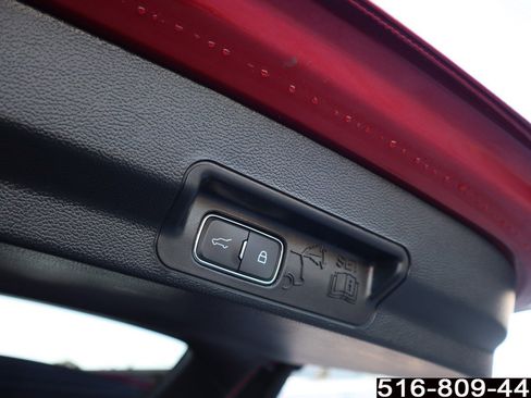 Used 2024 Ford Explorer XLT image 33