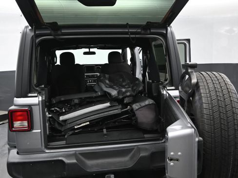 Used 2018 Jeep Wrangler Unlimited Sport S AWD/4WD image 14