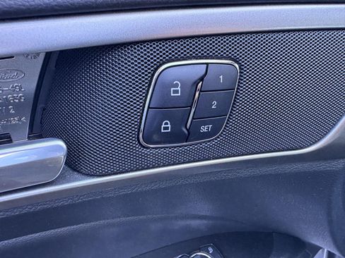 Used 2017 Ford Fusion SE w/ Fusion SE Technology Package FWD image 13