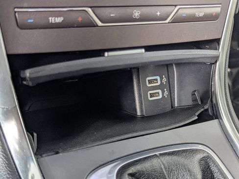 Used 2018 Ford Edge Titanium FWD image 23