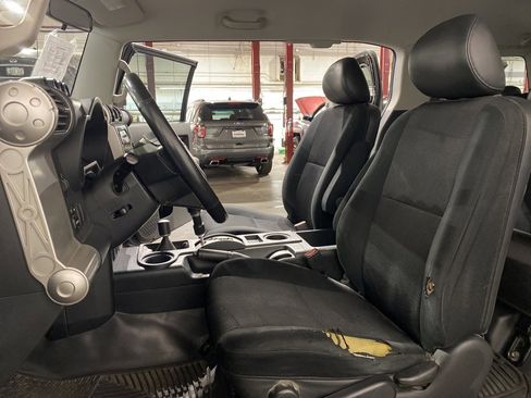 Used 2007 Toyota FJ Cruiser 4WD image 9