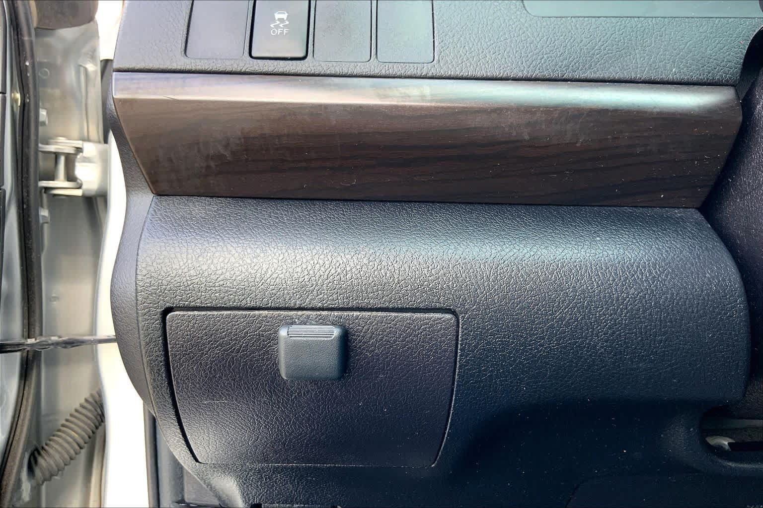 Used 2015 Toyota Camry LE FWD image 33