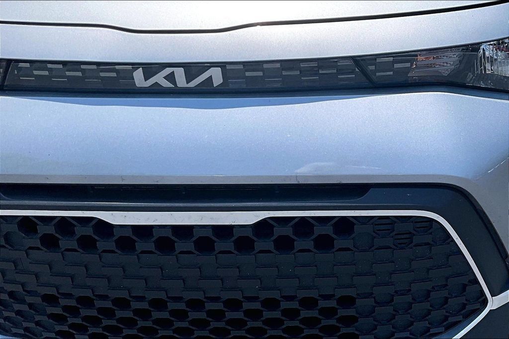 Used 2025 Kia Soul LX w/ LX Technology Package FWD image 31