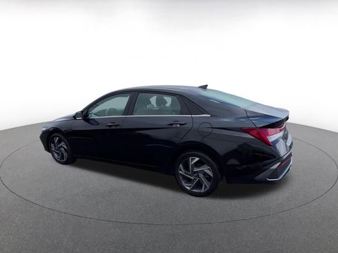 Used 2025 Hyundai Elantra SEL FWD image 8
