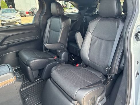 Used 2026 Toyota Sienna Platinum AWD/4WD image 10