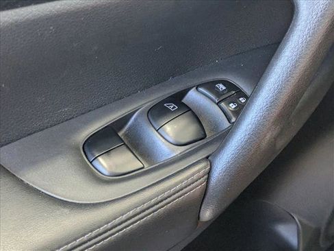 Used 2018 Nissan Rogue SL FWD image 13
