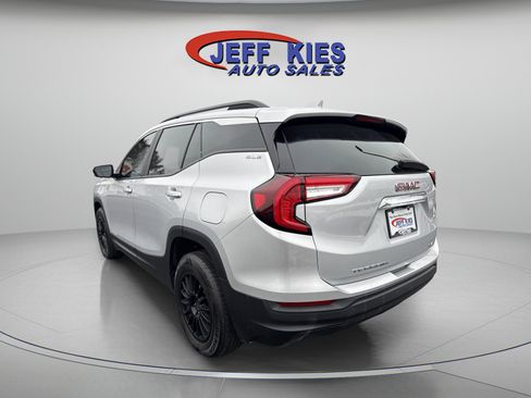 Used 2022 GMC Terrain SLE w/ Driver Convenience Package image 7