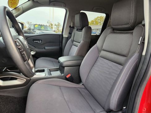 Used 2024 Nissan Frontier SV image 26