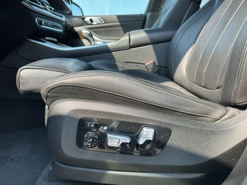 Used 2019 BMW X5 xDrive50i w/ M Sport Package AWD/4WD image 19