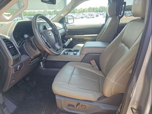 Used 2020 Ford Expedition XLT w/ Equipment Group 202A AWD/4WD image 3