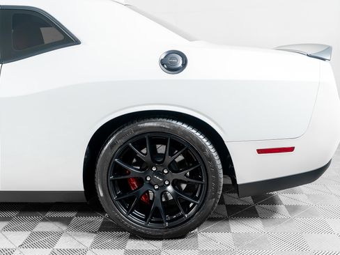 Used 2015 Dodge Challenger SRT Hellcat image 17