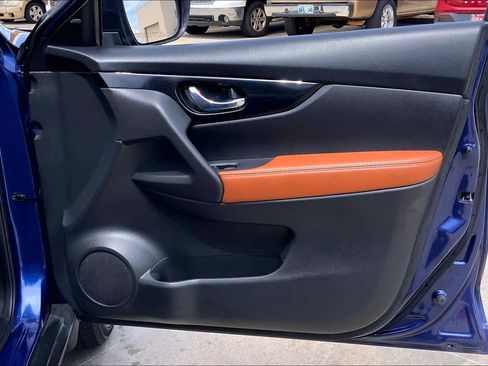 Used 2018 Nissan Rogue SL w/ Premium Package image 23