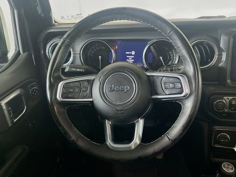 Used 2022 Jeep Wrangler Sahara w/ Cold Weather Group image 17