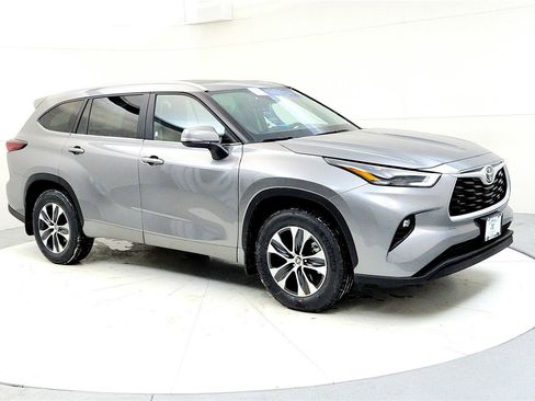 New 2026 Toyota Highlander XLE image 7