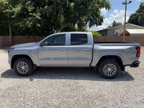 Used 2025 Chevrolet Colorado LT w/ Advanced Trailering Package AWD/4WD image 2