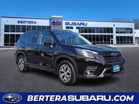 Used 2023 Subaru Forester Premium AWD/4WD image 1
