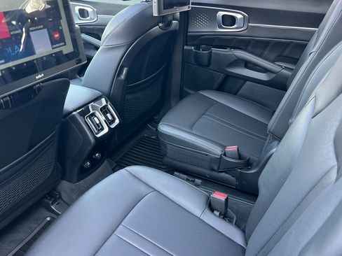 Used 2022 Kia Sorento SX image 12