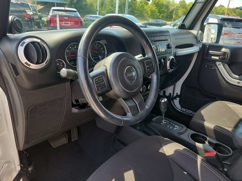 Used 2014 Jeep Wrangler Unlimited Sahara w/ Connectivity Group AWD/4WD image 16