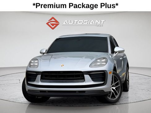 Used 2022 Porsche Macan AWD/4WD image 1