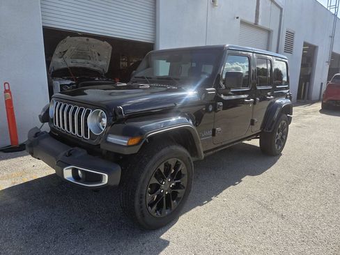 Used 2025 Jeep Wrangler Unlimited Sahara w/ Safety Group AWD/4WD image 10