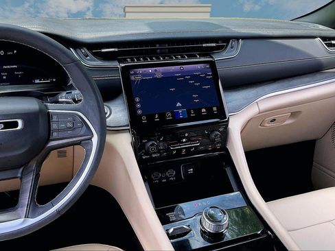 Certified 2023 Jeep Grand Cherokee Limited AWD/4WD image 6