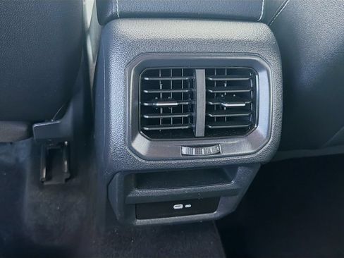 Used 2022 Volkswagen Taos SE FWD image 22