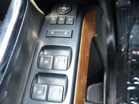 Used 2017 Chevrolet Silverado 1500 LTZ AWD/4WD image 21