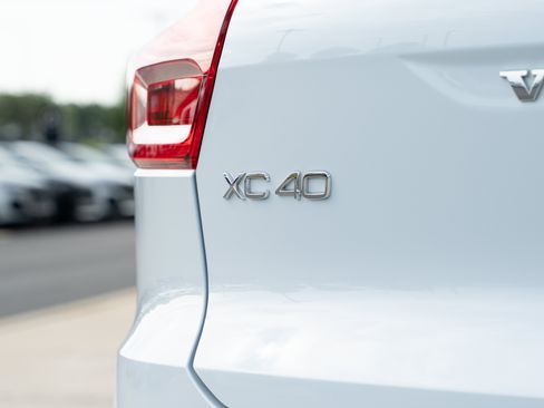 Used 2024 Volvo XC40 B5 Plus w/ Protection Package Premier AWD/4WD image 25