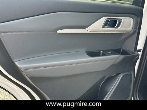 New 2026 Ford Explorer Active RWD image 21