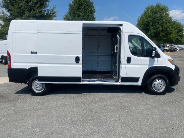 Used 2023 RAM ProMaster 2500 w/ Driver Convenience Group FWD image 5