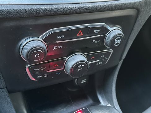 Used 2020 Dodge Charger SXT w/ Blacktop Package image 27