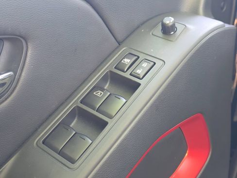 Used 2025 Nissan Frontier PRO-4X AWD/4WD image 16
