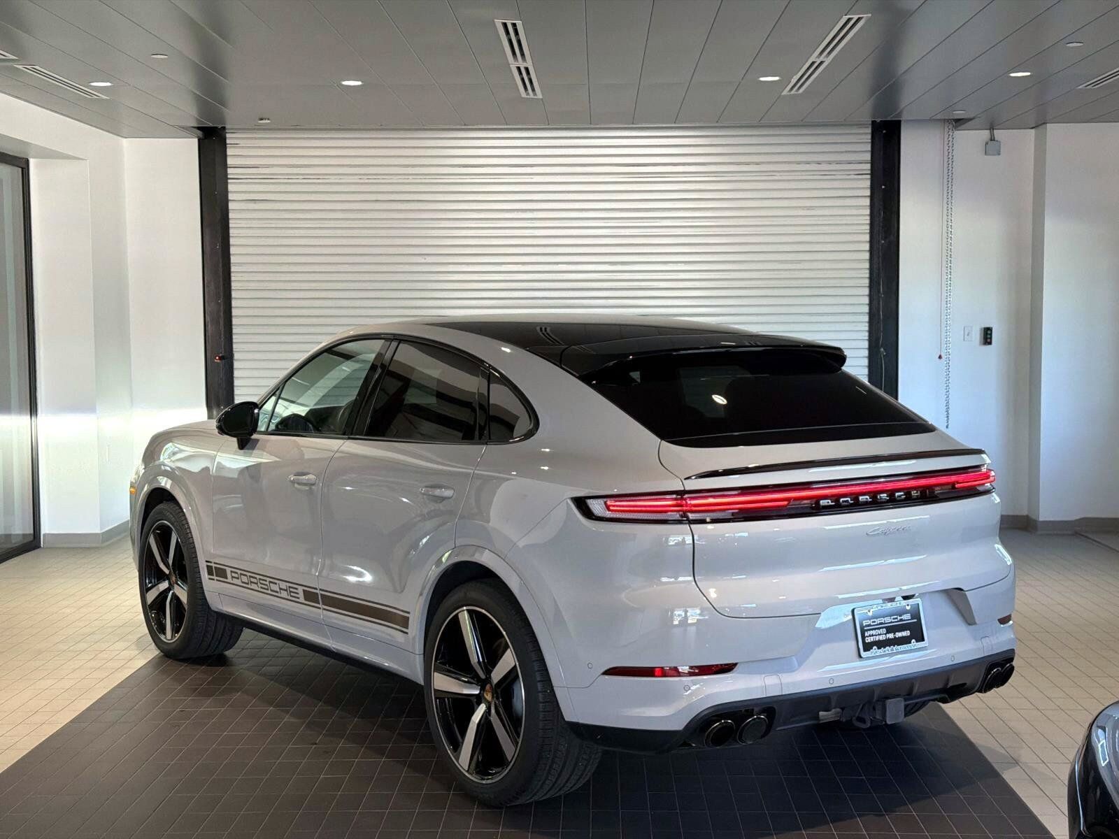 Used 2025 Porsche Cayenne Coupe AWD/4WD image 3