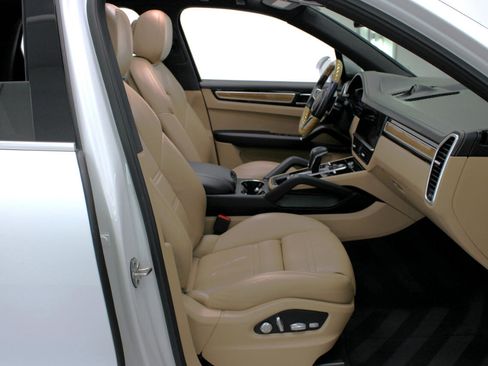 Used 2019 Porsche Cayenne image 47