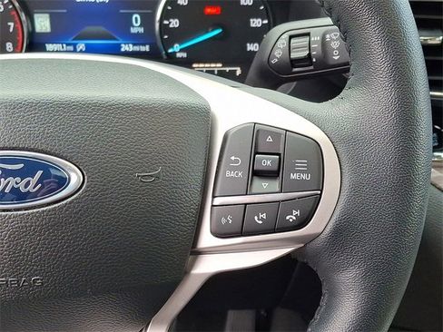 Used 2023 Ford Explorer Limited w/ Limited Technology Package image 23